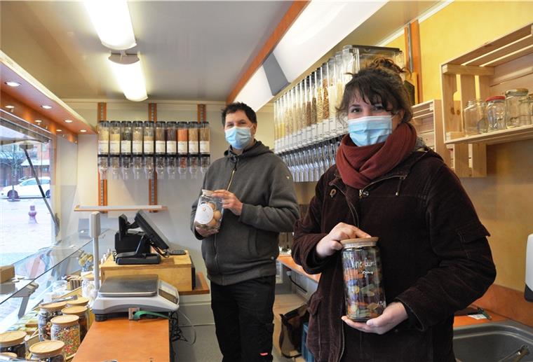 Unverpackt statt Plastikmüll: Annemarie und Mario Bink bieten unverpackte Waren jeweils dienstags auf dem Nordenhamer Wochenmarkt an.