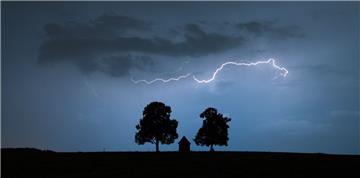 Unwetter und Gewitter ist über Teile Deutschlands gezogen. In Aachen wurde eine 73-Jährige vom Blitz erschlagen.
