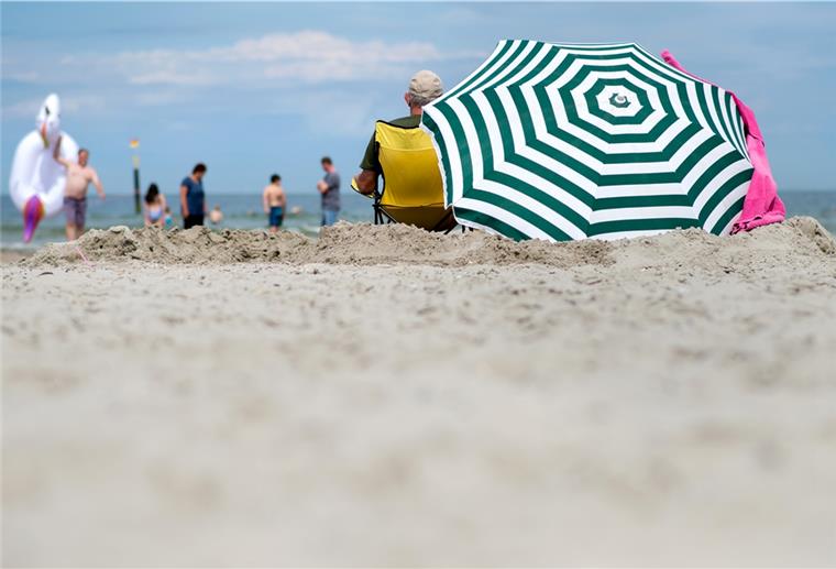 Bayern dürfen nach Corona-Ausbruch nur mit Test an die Küste Urlauber aus dem bayerischen Landkreis Dingolfing-Landau dürfen nicht mehr uneingeschränkt an die Küste, nach dem es auf einem Gemüsehof im Landkreis einen Corona-Ausbruch gab.