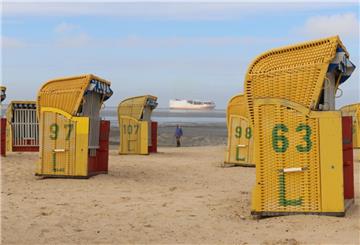Urlauber aus Gütersloh und Warendorf müssen derzeit auf einen Strandbesuch verzichten - vorausgesetzt sie können kein ärztliches Attest vorlegen.