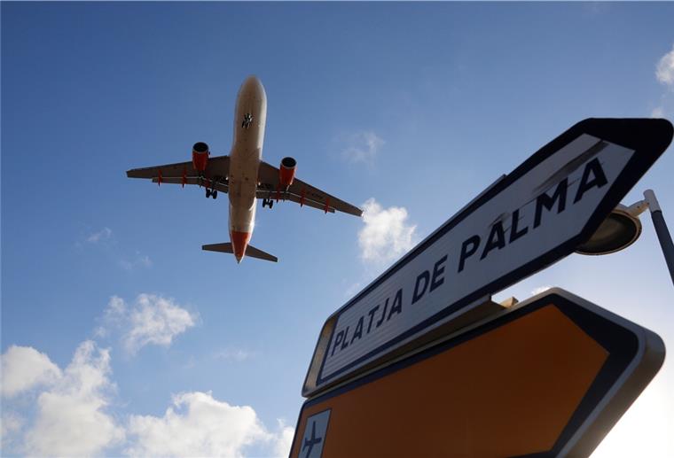 Stornogebühren: Wann müssen Urlauber zahlen? Urlauber sind spätestens nach der Reisewarnung für fast ganz Spanien verunsichert.
