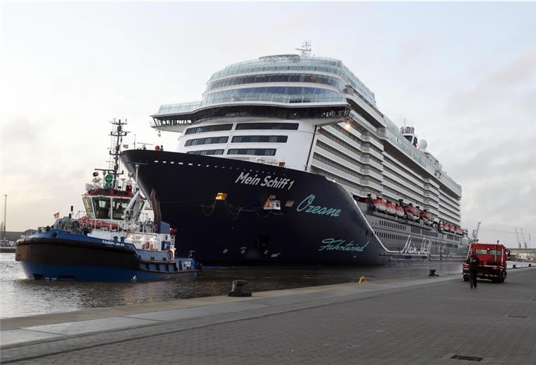 Wegen Hochwasser: „Mein Schiff 1“ kann nicht ausdocken Ursprünglich hätte das 317 Meter lange Kreuzfahrtschiff am 23. Februar auf eine Kurzreise nach Oslo starten sollen.