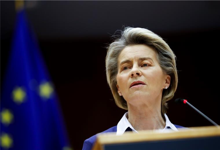 Ursula von der Leyen, Präsidentin der Europäischen Kommission, spricht während einer Plenarsitzung im Europäischen Parlament über die Amtseinführung des neuen Präsidenten der Vereinigten Staaten und die aktuelle politische Situation.