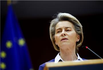 Ursula von der Leyen, Präsidentin der Europäischen Kommission, spricht während einer Plenarsitzung im Europäischen Parlament über die Amtseinführung des neuen Präsidenten der Vereinigten Staaten und die aktuelle politische Situation.
