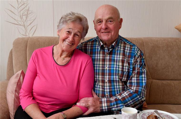 Diamantene Hochzeit in Geestemünde: Beim Schlittschuhlaufen geneckt Urte und Werner Rübcke aus Geestemünde feiern ihre diamantene Hochzeit.