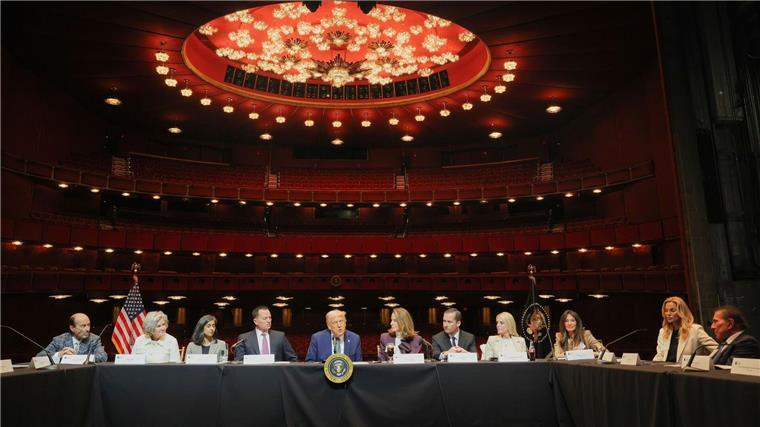 US-Komiker witzeln über Trump - in seinem Kulturzentrum US-Präsident Donald Trump brachte das Kennedy Center unter seine Kontrolle. (Archivbild)