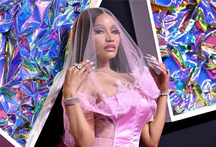 Nach Festnahme: Nicki Minaj will Konzert nachholen US-Rapperin Nicki Minaj machte auf dem Weg nach Manchester einen Zwischenstopp in Amsterdam. (Archivbild)