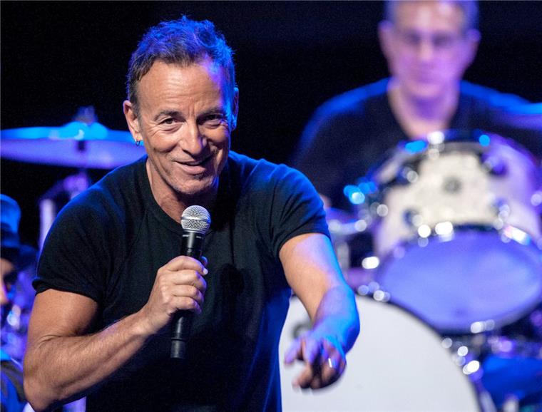 Bruce Springsteen über Trump: USA von einem Idioten belagert US-Sänger Bruce Springsteen ist kein Freund des US-Präsidentschaftskandidaten Donald Trump.