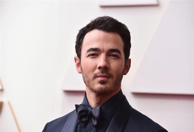 Kevin Jonas ließ sich Hautkrebs entfernen US-Sänger Kevin Jonas hat sich eigenen Angaben zufolge einen Hautkrebstumor entfernen lassen. Nun appelliert er an seine Fans.