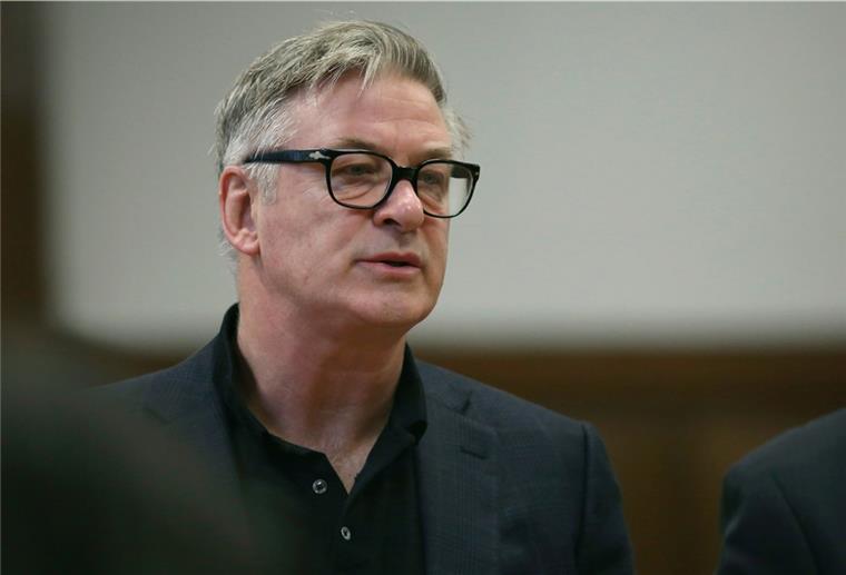 Tragischer Unfall: Schauspieler Alec Baldwin erschießt Kamerafrau US-Schauspieler Alec Baldwin