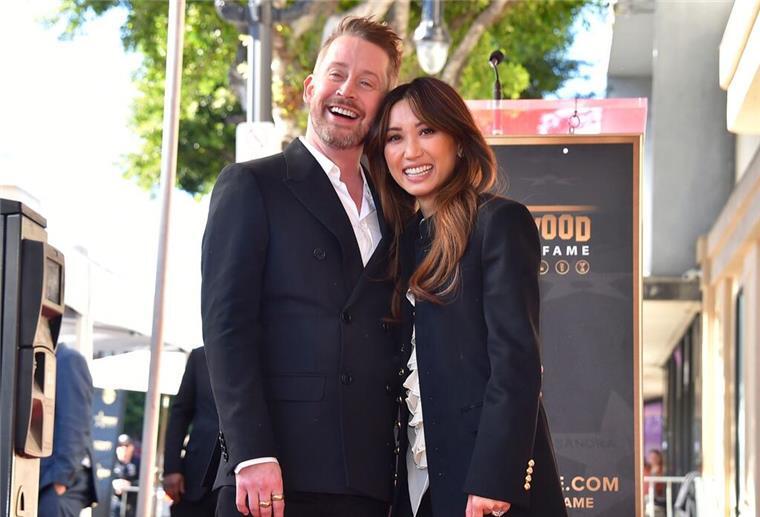 Ex-Kinderstar Macaulay Culkin mit Hollywood-Stern geehrt US-Schauspieler Macaulay Culkin posiert mit seiner Partnerin Brenda Song auf dem Hollywood „Walk of Fame“.