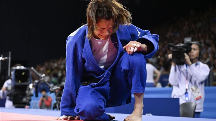 Judo-Star Abe weint nach Schock über Olympia-Aus Uta Abe weinte nach ihrem Olympia-Aus noch auf der Matte.