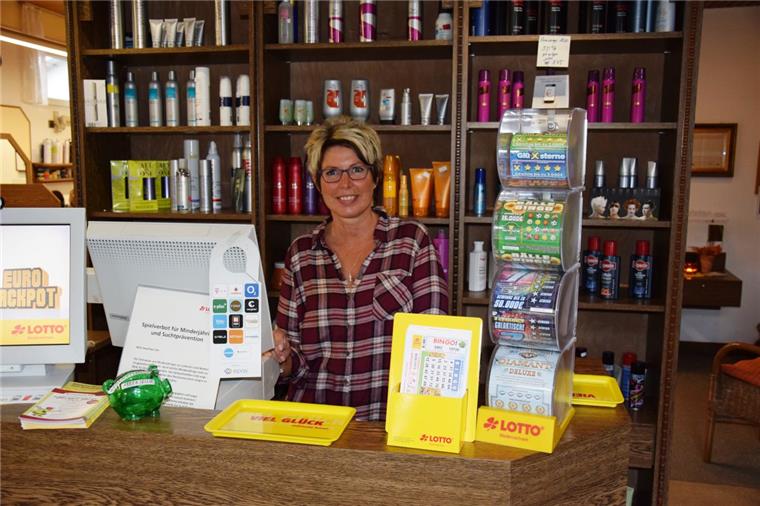 Nordenham: Salon „Treffpunkt beim Putzbüdel“ schließt Ende des Jahres Ute Hoyer schließt zum Jahresende ihren Friseursalon „Treffpunkt beim Putzbüdel“. Am 22. Dezember wird sie ihn zum letzten Mal öffnen.