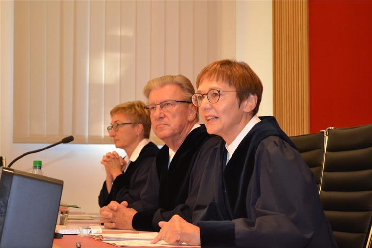 Richter am Staatsgerichtshof geht, weil seine Frau im Bremer Senat sitzt Unvereinbar: Uwe Lissau war 16 Jahre lang am Staatsgerichtshof. Jetzt hört er auf, weil seine Frau in die Landesregierung gewählt worden ist.