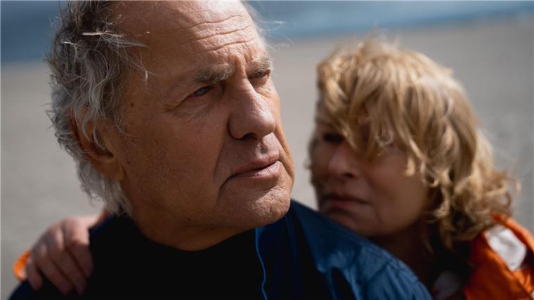 Die Kinostarts der Woche Uwe Ochsenknecht als Edgar und Corinna Harfouch als seine Ex-Frau Eva in einer Szene des Films „Die Ironie des Lebens“