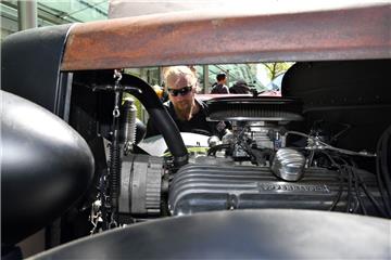 V8-Motor in einem Ford Truck. - Foto: Scheschonka