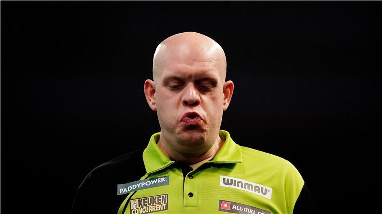 Verletzung und Pleite: Darts-Stars enttäuschen in Berlin Van Gerwen muss in Berlin zurückziehen.
