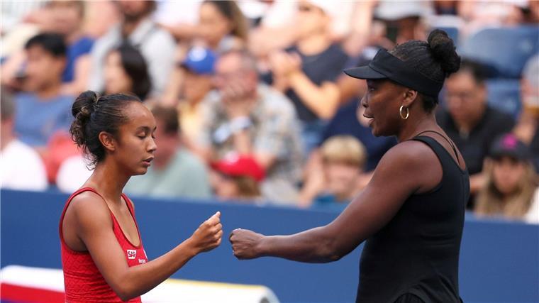 Abschied? Venus Williams lässt Zukunft offen Venus Williams (r) sorgte im Doppel mit Leylah Fernandez (l) für Zuschauerinteresse.