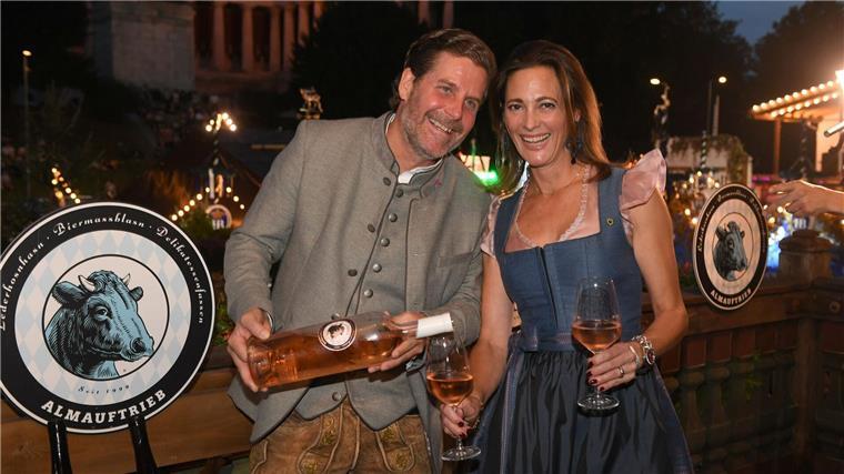 Wer sind die Wiesn-Promis? Veranstalten den „Almauftrieb“: Philip und Evelyn Greffenius.