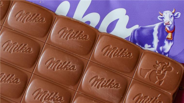 „Mogelpackung“ Milka? Verbraucherschützer ziehen vor Gericht Verbraucherschützer klagen gegen die kleinere Packung von Milka-Schokolade. (Archivbild)