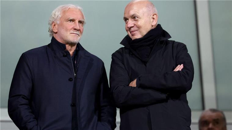 Pflichtsieg dank Undav: DFB-Auswahl gewinnt in Zenica Verfolgten das Spiel auf der Tribüne: DFB-Sportdirektor Rudi Völler und Präsident Bernd Neuendorf
