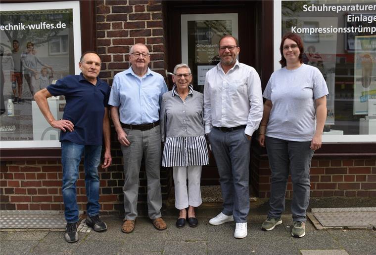 Seit 60 Jahren sind Kunden von Wulfes Orthopädie-Schuhtechnik gut zu Fuß Team von Wulfes Orthopädie-Schuhtechnik
