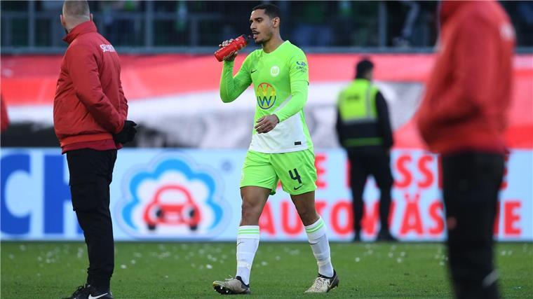 Wolfsburg-Verteidiger Lacroix vor Wechsel nach England Verlässt den VfL Wolfsburg und wechselt nach England: Der französische Abwehrspieler Maxence Lacroix.