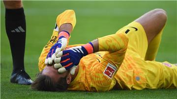 Verletzte sich beim Abschlag: Frankfurts Torwart Kevin Trapp.