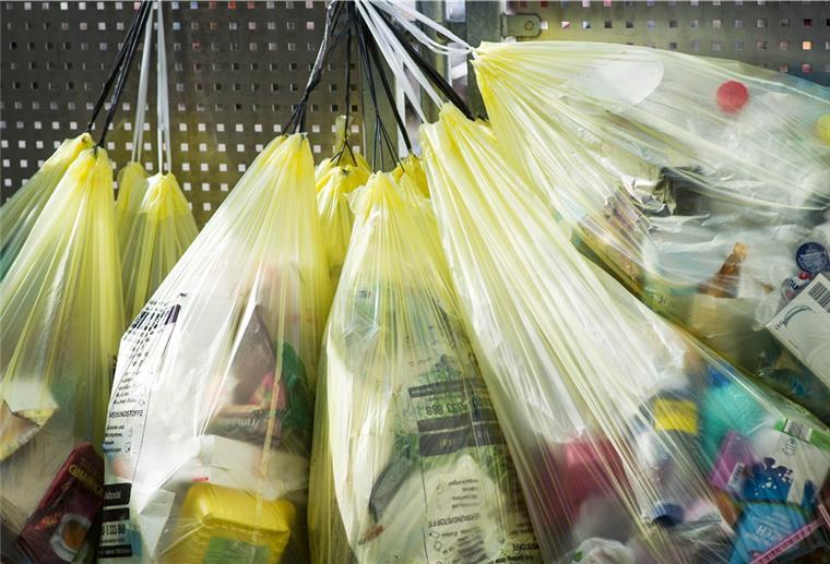 Wesermarsch: Lieber Sack als Tonne für Verpackungen Verpackungsmüll lieber in den Gelben Sack als in die Gelbe Tonne: So will es die Mehrheit der Menschen in der Wesermarsch, die sich an einer entsprechenden Befragung beteiligt haben.