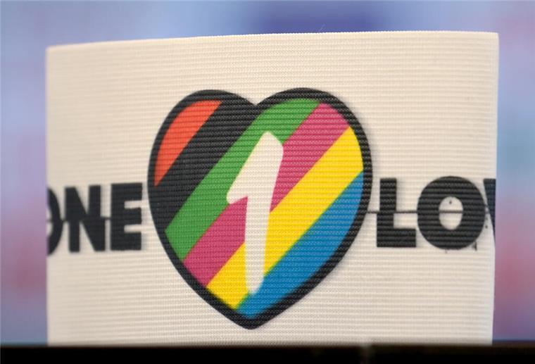 FIFA erlaubt bunte Kapitänsbinden bei Frauen-WM „One Love“-Binde