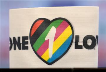 „One Love“-Binde 