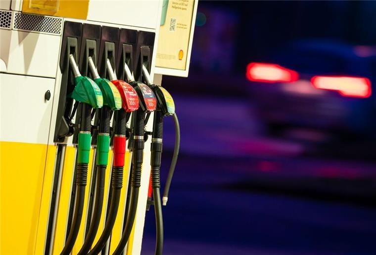 Gute Nachrichten, liebe Autofahrer: Benzinpreis sinkt weiter Verschlingt jetzt weniger Geld: die Zapfsäule.