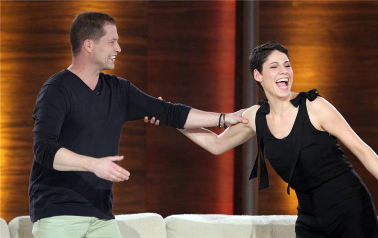Jasmin Gerat: Til Schweiger riet mir zur Kurzhaarfrisur Verstehen sich gut: Die Schauspieler Jasmin Gerat und Til Schweiger.