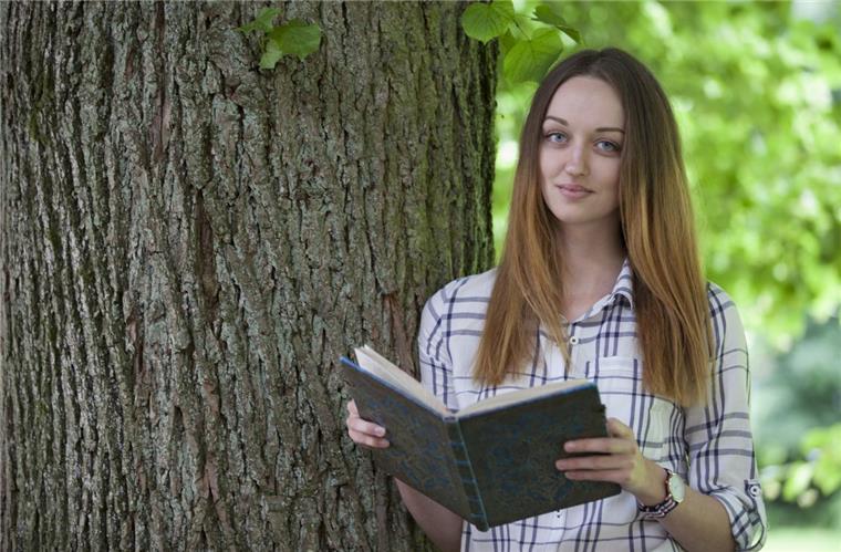 Cuxhavener Poetry Slammerin dichtet für das Deichbrand Verträumt: Lisa Klowat vertritt die eher melancholische Dichterfraktion beim Poetry Slam auf dem Deichbrand-Festival in Wanhöden.