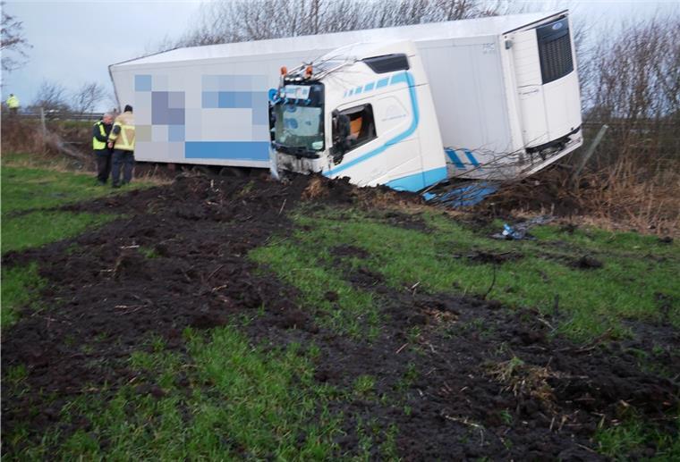 Zwischen Elsdorf und Sittensen: Sattelzug sorgt für Sperrung auf A1 Verunfallter Sattelzug im Graben: Wegen Bergungsmaßnahmen ist auf dem Streckenabschnitt zwischen Elsdorf und Sittensen mit Verkehrsbehinderungen über den gesamten Tag zu rechnen.