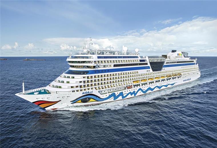 5670 Euro für eine Woche AIDA! Das steckt hinter dem Preis-Schock für Kreuzfahrer Die AIDAsol auf dem Weg zur Sail.