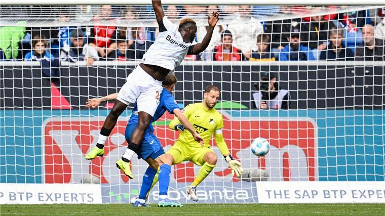 Boniface zum Hose-runter-Jubel: Wollte niemanden provozieren Victor Boniface hat beim Leverkusener Sieg in Hoffenheim für einen kuriosen Torjubel gesorgt.
