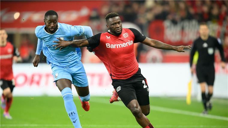 Victor Boniface (r.) von Bayer 04 Leverkusen. (Archiv)