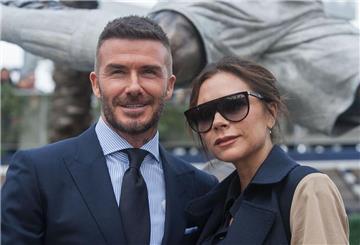 Victoria Beckham zieht ihren Mann David in einem Instagram-Clip für einen Haarschneide-Unfall auf. (Archivbild)