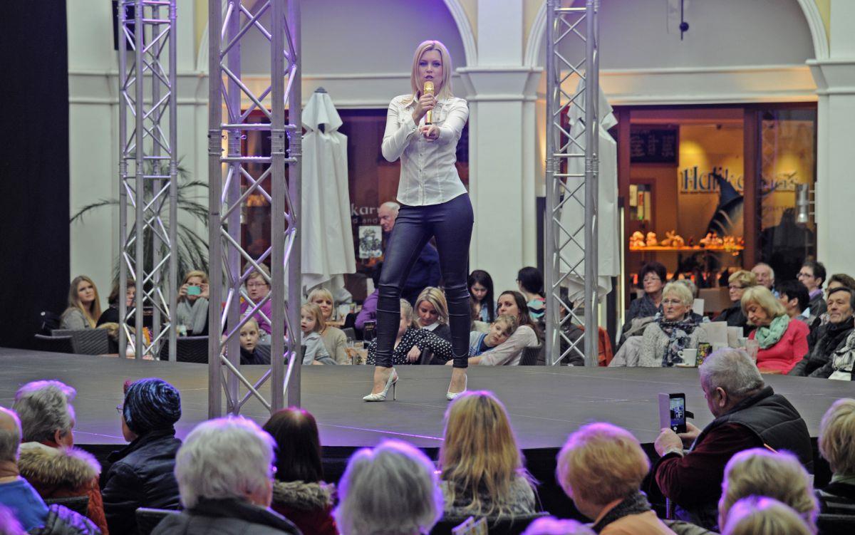 Fischer-Double Victoria verzaubert Bremerhaven Victoria, das meist gebuchte Helene-Fischer-Double in Deutschland, machte im Mediterraneo eine gute Figur.