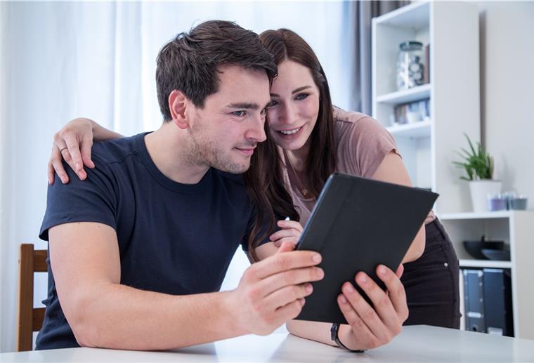 Stiftung Warentest: Bei Tablets technisch nur „Fortschrittchen“ Video-Streaming ist in Zeiten von Corona angesagt - das kurbelt auch den Absatz von Tablet-Computern an. Doch in Sachen Ausstattung tut sich bei neuen Tablets derzeit wenig, hat Stiftung Warentest herausgefunden.