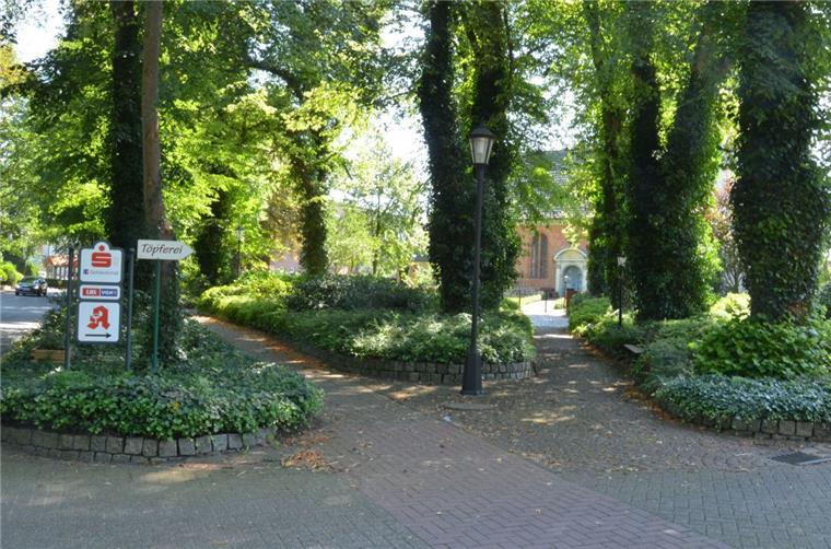 Wilstedt: Brisante Umbaupläne für Dorfplatz Am Brink Viel Grün, wenig Fläche zum Nutzen: Mehrfach schon wurde über eine Umgestaltung des vorderen Bereichs des Wilstedter Ortsmittelpunktes Am Brink nachgedacht. Nun geht die Gemeinde das Thema erneut an – und hofft auf Anregungen aus der Bevölkerung.