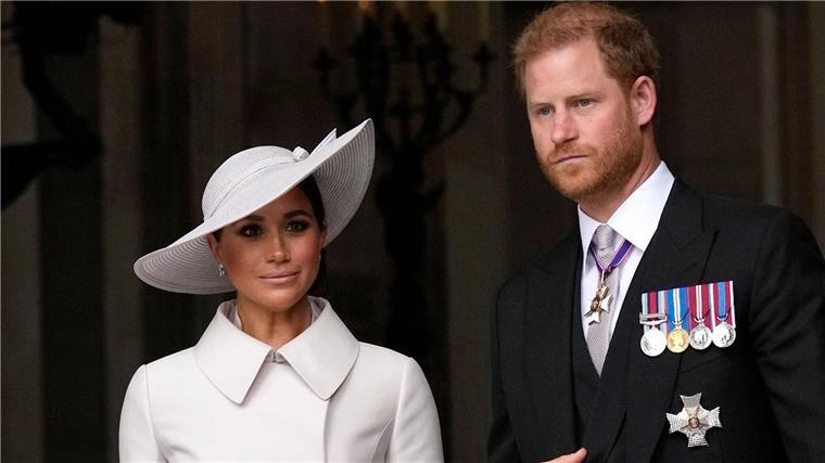Geküsst oder vor Gericht: die Extreme in Prinz Harrys Leben Viel zu lachen haben Harry und Meghan beim Blick in die Schlagzeilen in England nicht. (Archivbild)