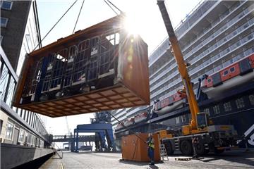 Viel zu tun am Kreuzfahrtterminal. "Mein Schiff 5" wird 2018 zu acht Reisen erwartet. 