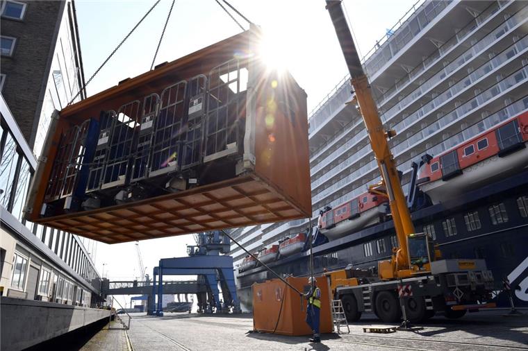 Am Kreuzfahrtterminal soll ein Rekord den nächsten jagen Viel zu tun am Kreuzfahrtterminal. "Mein Schiff 5" wird 2018 zu acht Reisen erwartet.