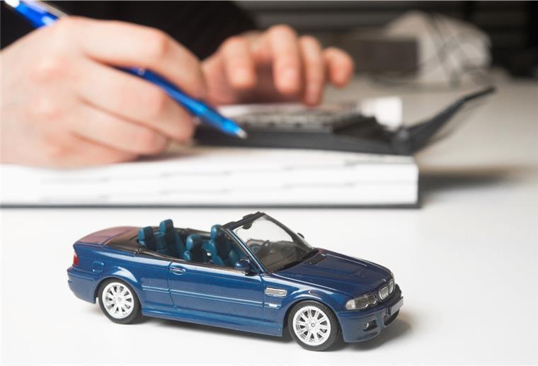 Homeoffice: Erstattung von Kfz-Versicherung möglich Viele Autobesitzer lassen ihre Kfz-Versicherungspolice unangetastet viele Jahre in der Schublade liegen. Doch mit der Zeit ändern sich häufig beitragsrelevante Merkmale. So auch während der Corona-Pandemie.