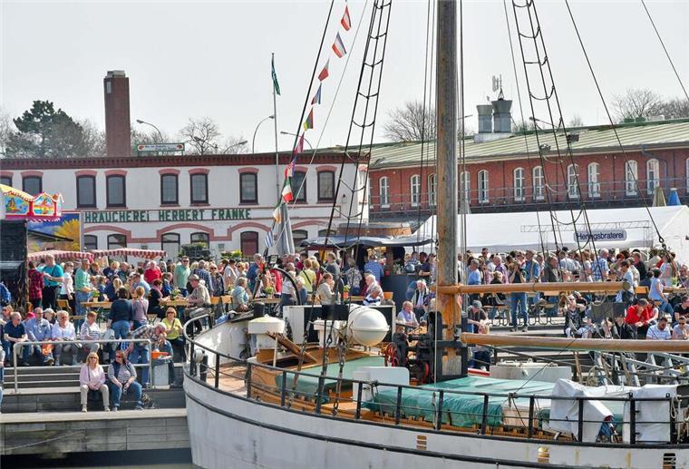Schaufenster Fischereihafen Besucher