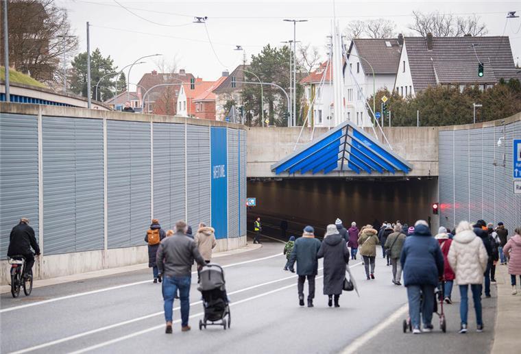 Spaziergang durch den Hafentunnel: So feiert Bremerhaven sein neues Bauwerk Bürgerfest Hafentunnel