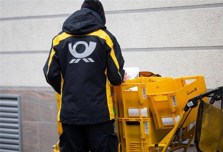Erneuter Warnstreik bei der Post: Briefe und Pakete bleiben heute aus Viele Briefe und Pakete dürften sich verzögern.