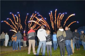 Viele Bürger sind sauer, weil es das Höhenfeuerwerk beim Beerster Seefest künftig nicht mehr geben soll. Bürgermeister Thorsten Krüger lädt jetzt alle Interessenten ein, ihre Anregungen und Ideen vorzutragen.